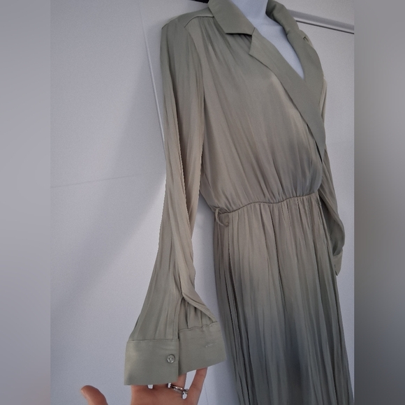Joie/ Elegant Sage Green Jumpsuit/ Pleated/ Size US S - Picture 10 of 16